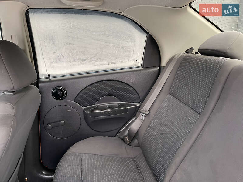 Седан Chevrolet Aveo 2006 в Киеве