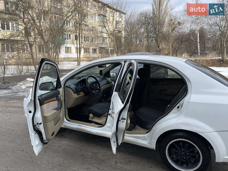 Седан Chevrolet Aveo 2007 в Киеве