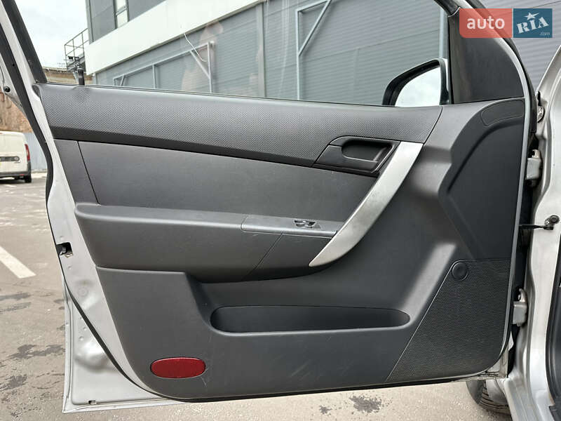 Седан Chevrolet Aveo 2011 в Киеве фото 14 Седан Chevrolet Aveo 2011 в Киеве