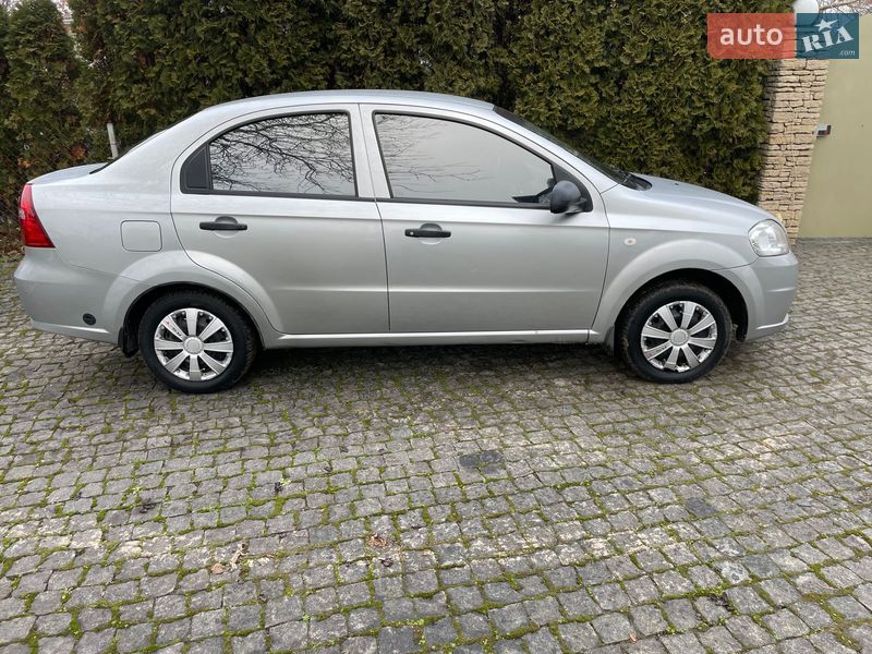 Седан Chevrolet Aveo 2010 в Дубні