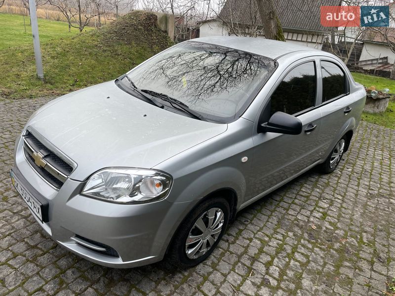 Седан Chevrolet Aveo 2010 в Дубні