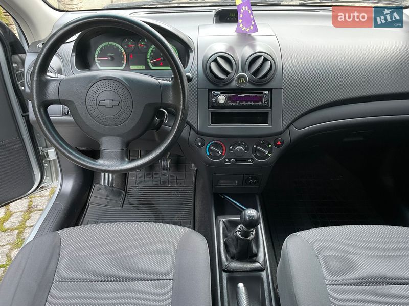 Седан Chevrolet Aveo 2010 в Дубні