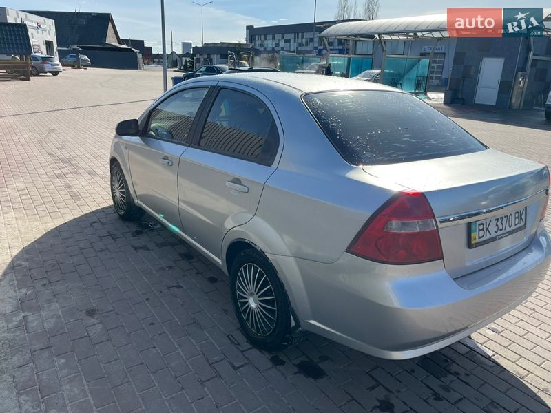 Седан Chevrolet Aveo 2007 в Сарнах