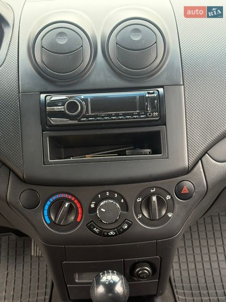 Хэтчбек Chevrolet Aveo 2011 в Харькове