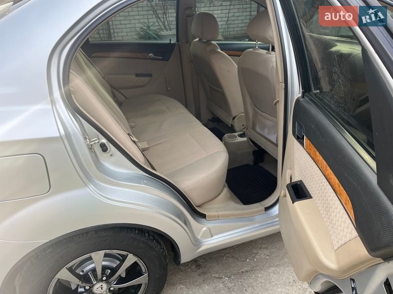 Седан Chevrolet Aveo 2007 в Нерубайском