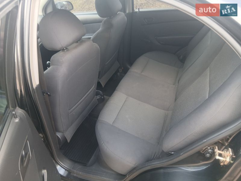 Седан Chevrolet Aveo 2006 в Кривом Роге