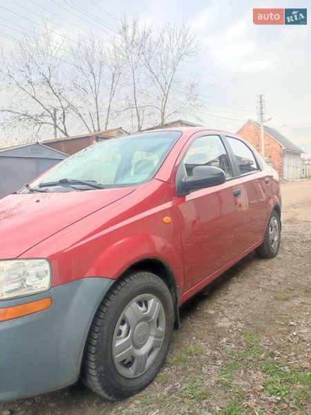 Седан Chevrolet Aveo 2004 в Чернівцях