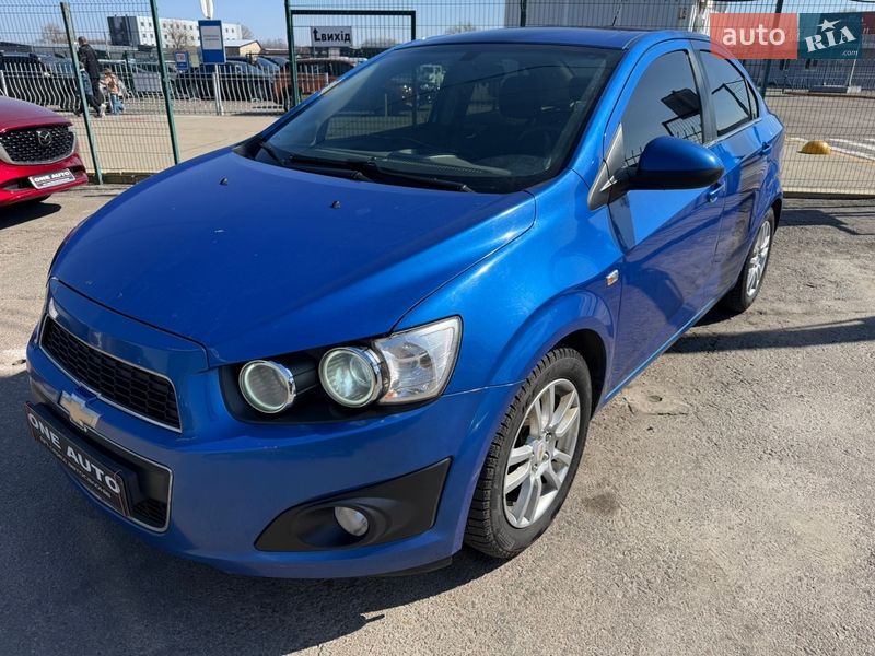 Седан Chevrolet Aveo 2012 в Києві