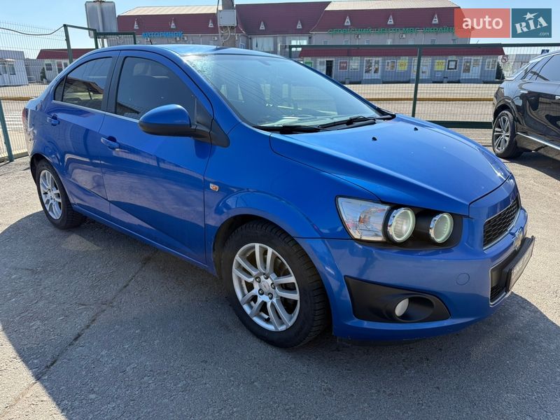 Седан Chevrolet Aveo 2012 в Києві
