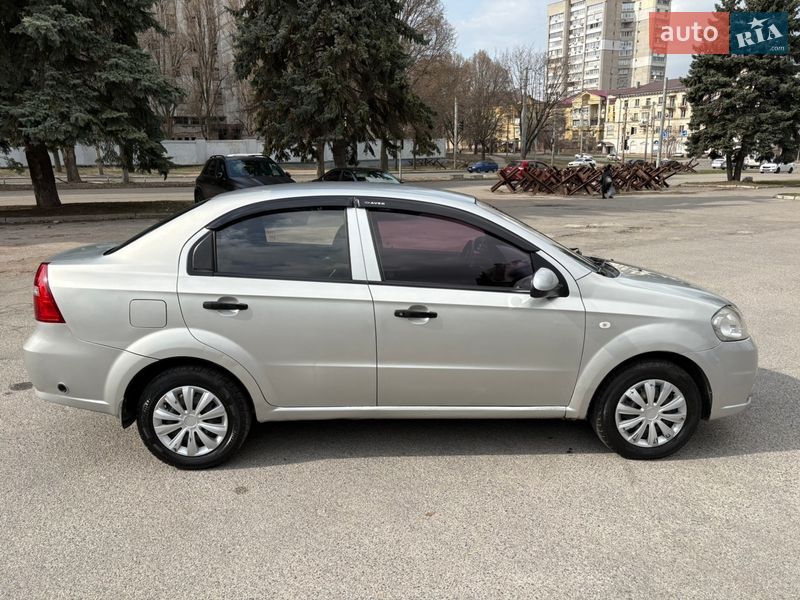 Седан Chevrolet Aveo 2007 в Днепре