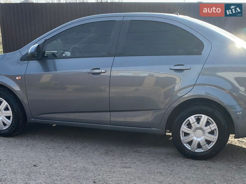 Седан Chevrolet Aveo 2013 в Киеве