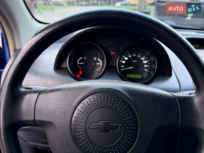 Седан Chevrolet Aveo 2005 в Києві