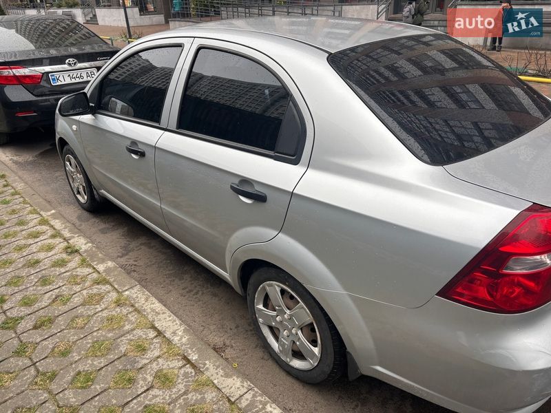 Седан Chevrolet Aveo 2011 в Києві