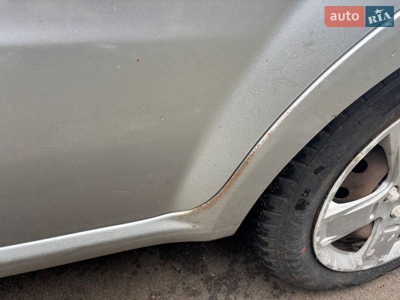 Седан Chevrolet Aveo 2011 в Києві