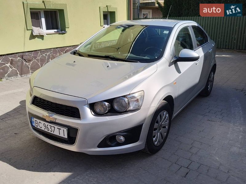 Седан Chevrolet Aveo 2012 в Львові