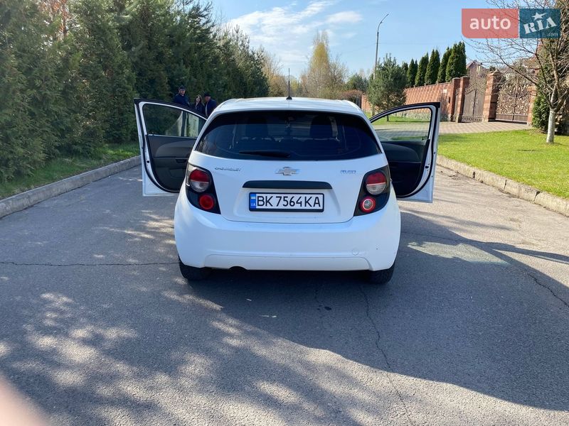 Седан Chevrolet Aveo 2012 в Рівному