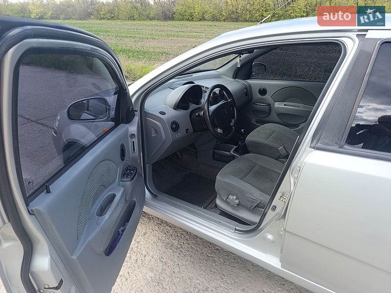 Седан Chevrolet Aveo 2005 в Новомосковске