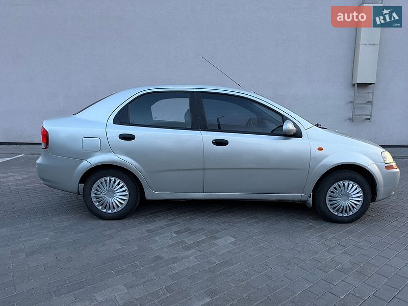 Седан Chevrolet Aveo 2005 в Ровно
