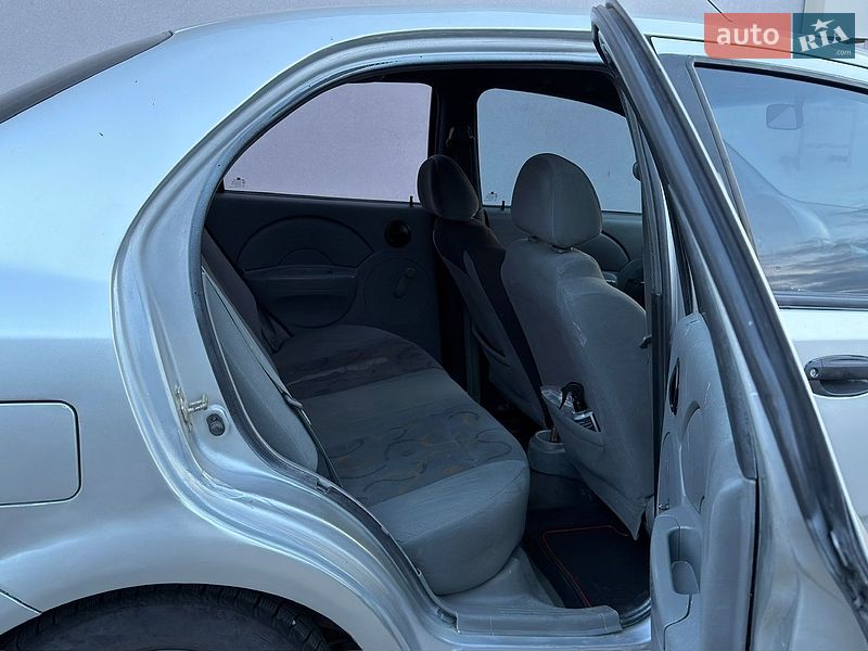Седан Chevrolet Aveo 2005 в Ровно