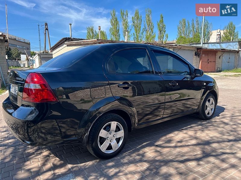 Седан Chevrolet Aveo 2006 в Запорожье