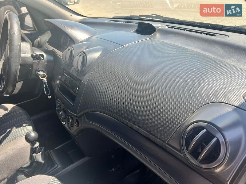 Седан Chevrolet Aveo 2010 в Києві