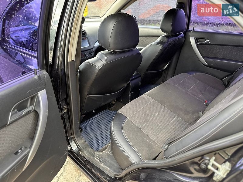 Седан Chevrolet Aveo 2011 в Киеве