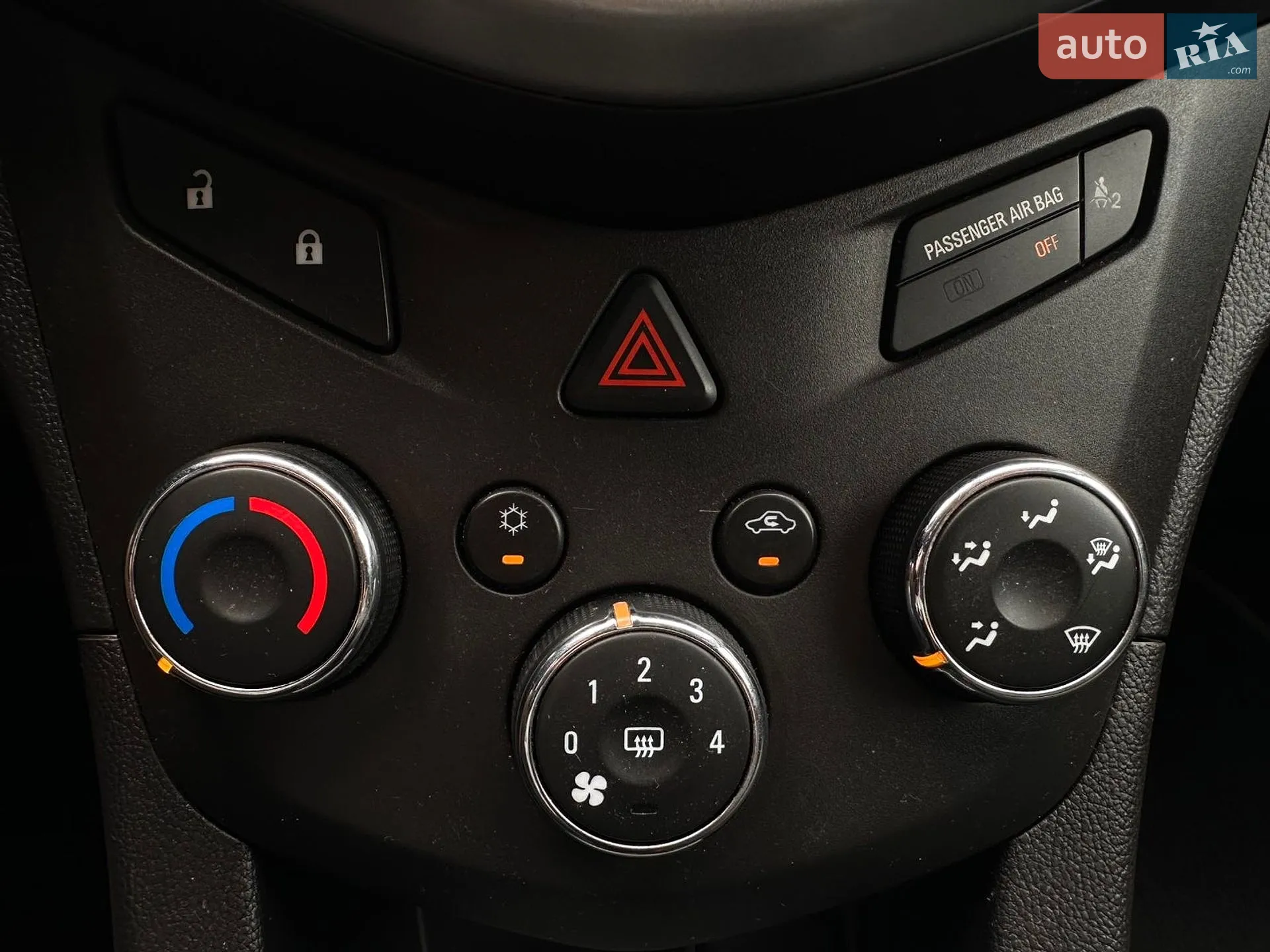 2016 Chevrolet Aveo - мініатюра 28