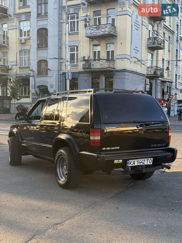 Позашляховик / Кросовер Chevrolet Blazer 2000 в Києві