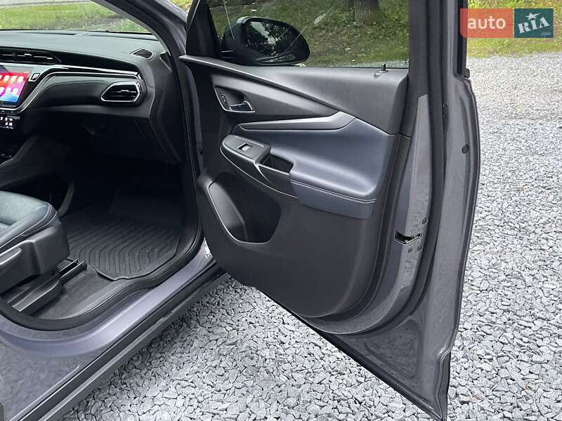 Позашляховик / Кросовер Chevrolet Bolt EUV 2022 в Радивиліві