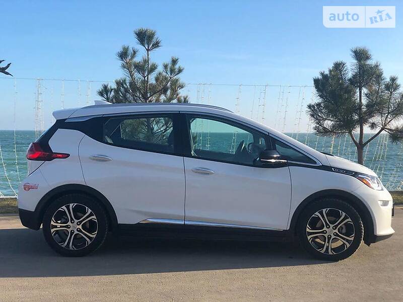 Хетчбек Chevrolet Bolt EV 2017 в 