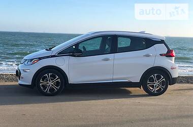 Хетчбек Chevrolet Bolt EV 2017 в 