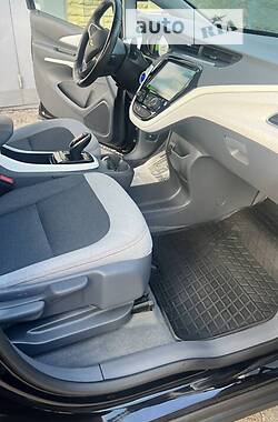 Хэтчбек Chevrolet Bolt EV 2021 в 