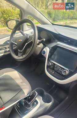 Хэтчбек Chevrolet Bolt EV 2017 в 