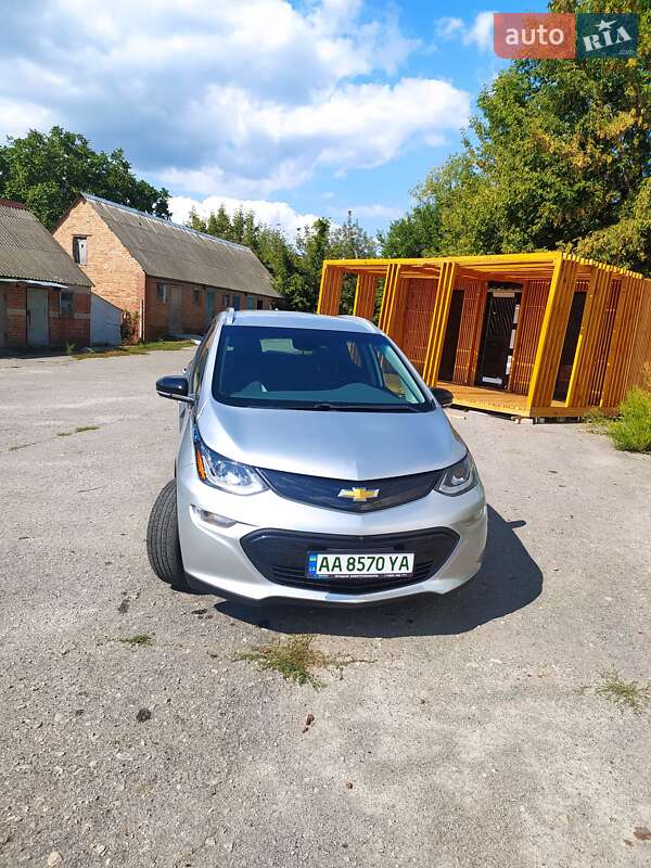 Хэтчбек Chevrolet Bolt EV 2017 в 