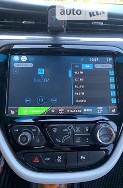 Хэтчбек Chevrolet Bolt EV 2017 в 