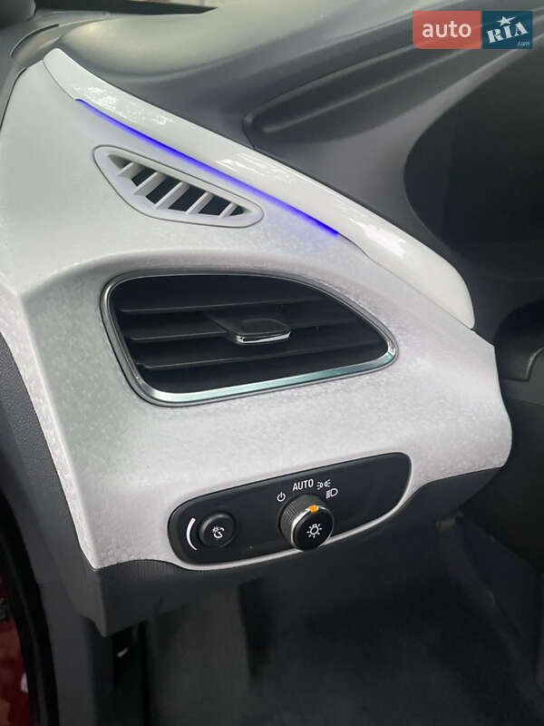 Хэтчбек Chevrolet Bolt EV 2017 в Ужгороде