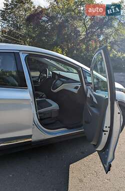 Хэтчбек Chevrolet Bolt EV 2016 в 