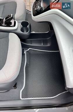 Хэтчбек Chevrolet Bolt EV 2018 в 
