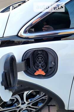 Хэтчбек Chevrolet Bolt EV 2017 в 