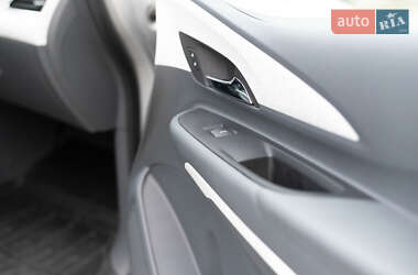 Хэтчбек Chevrolet Bolt EV 2017 в 