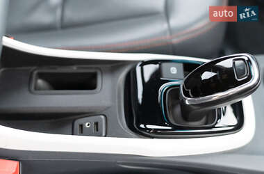 Хэтчбек Chevrolet Bolt EV 2017 в 