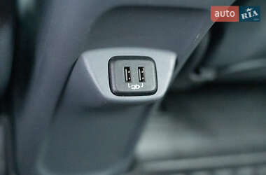 Хэтчбек Chevrolet Bolt EV 2017 в 