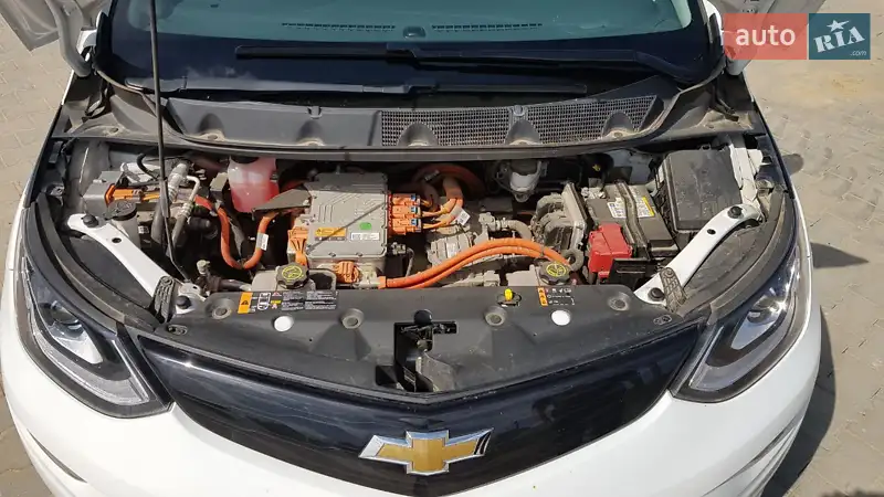 Chevrolet Bolt EV 2017 VIN 1G1FX6S02H4175188 фото оголошення 4 з 34