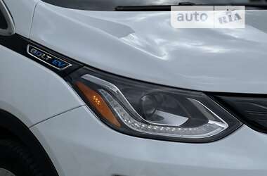 Хэтчбек Chevrolet Bolt EV 2020 в 
