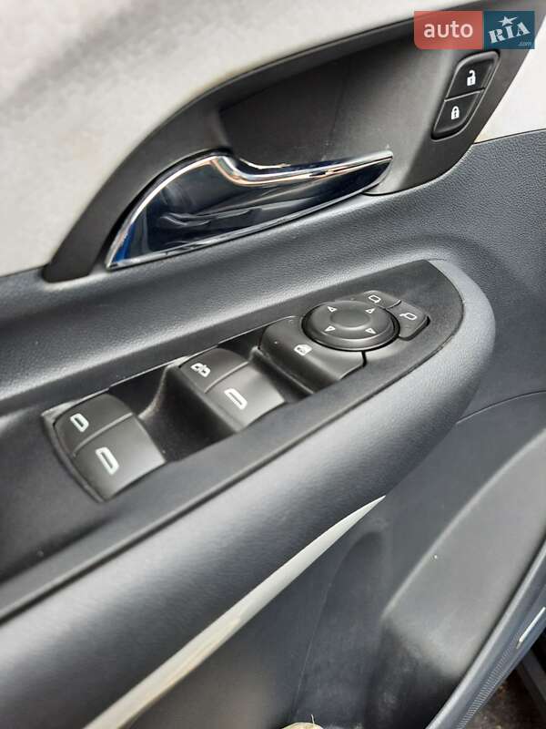 Хэтчбек Chevrolet Bolt EV 2017 в Ивано-Франковске фото 28 Хэтчбек Chevrolet Bolt EV 2017 в Ивано-Франковске