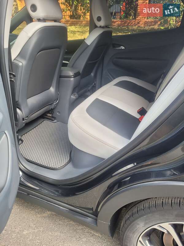 Хэтчбек Chevrolet Bolt EV 2020 в Киеве