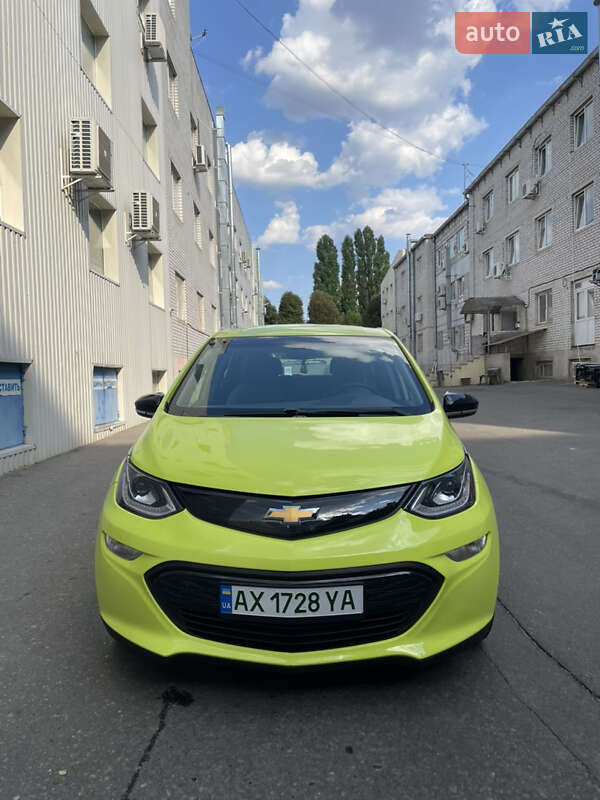 Хэтчбек Chevrolet Bolt EV 2018 в 