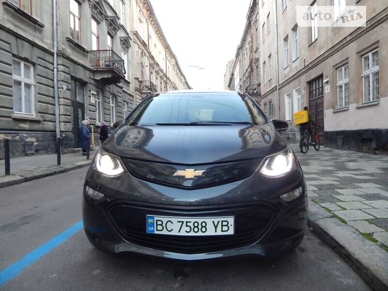 Хэтчбек Chevrolet Bolt EV 2017 в 