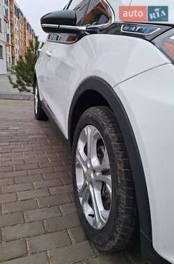 Хэтчбек Chevrolet Bolt EV 2020 в 
