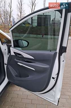 Хэтчбек Chevrolet Bolt EV 2020 в 